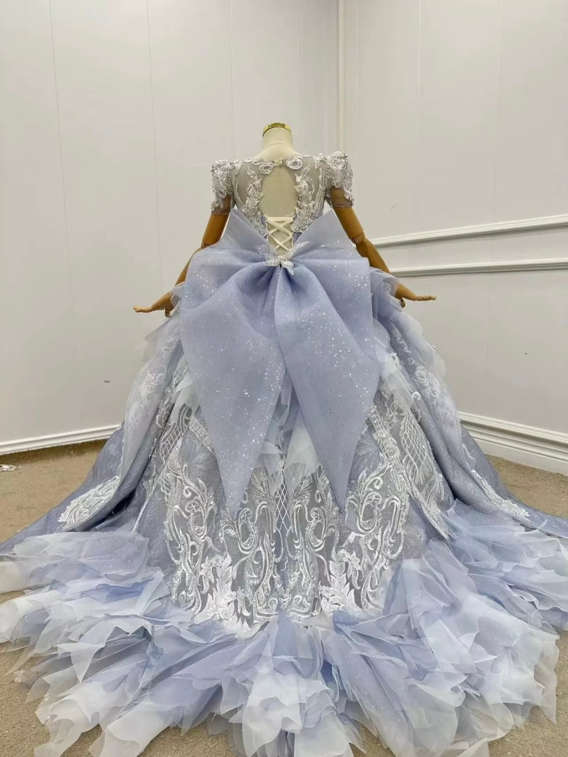 Puff Sleeve Glitter Quinceanera Dresses with Train Ball Gowns Puffy Tulle Sweet Lace Applique Beaded Bow Princess Dress