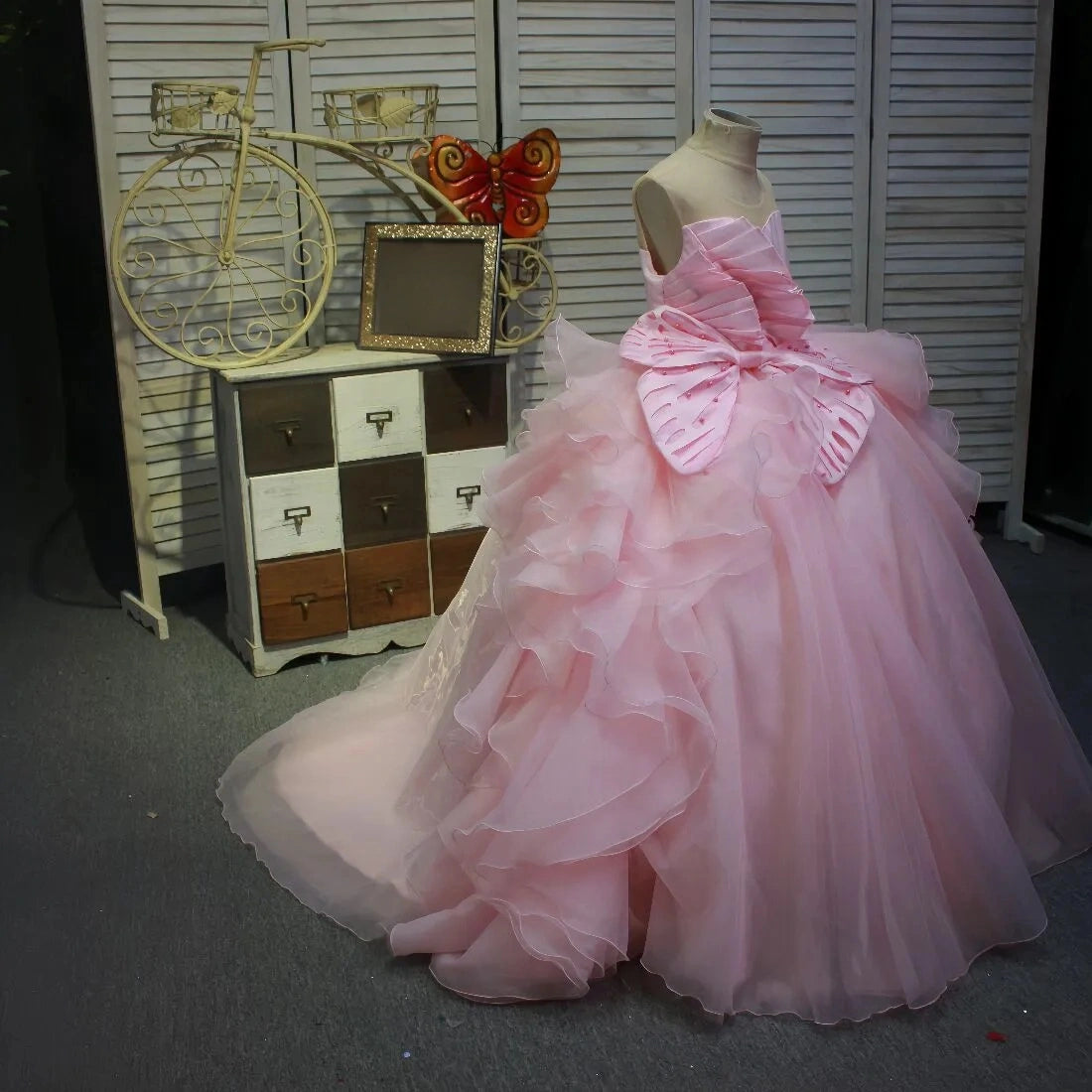 Long Ethereal Pink Prom Dress for Hosting and Stage Performances Off-Shoulder Princess Evening Dress Ball Gown