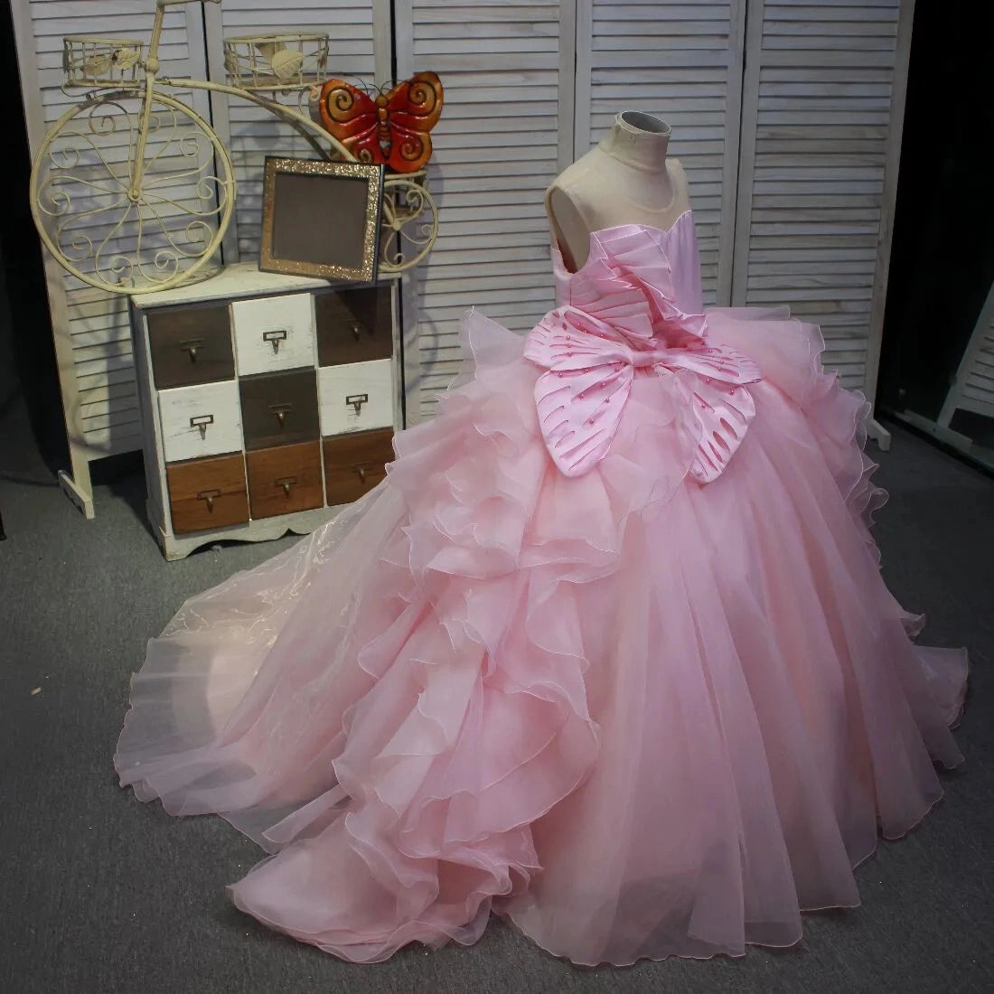 Long Ethereal Pink Prom Dress for Hosting and Stage Performances Off-Shoulder Princess Evening Dress Ball Gown
