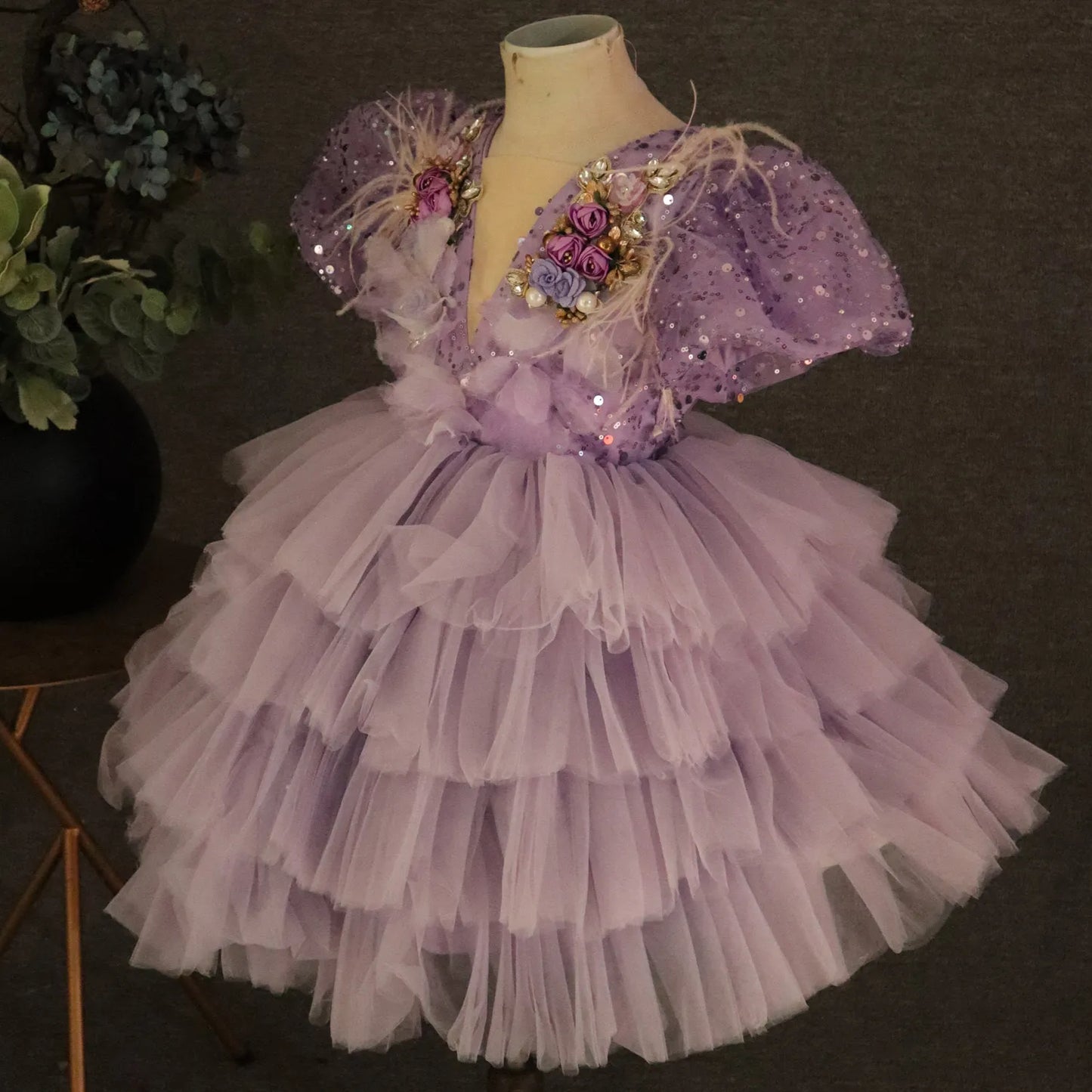 Short Purple Flower Gril Dress with Sequins and Feathers Birthday Party Dress