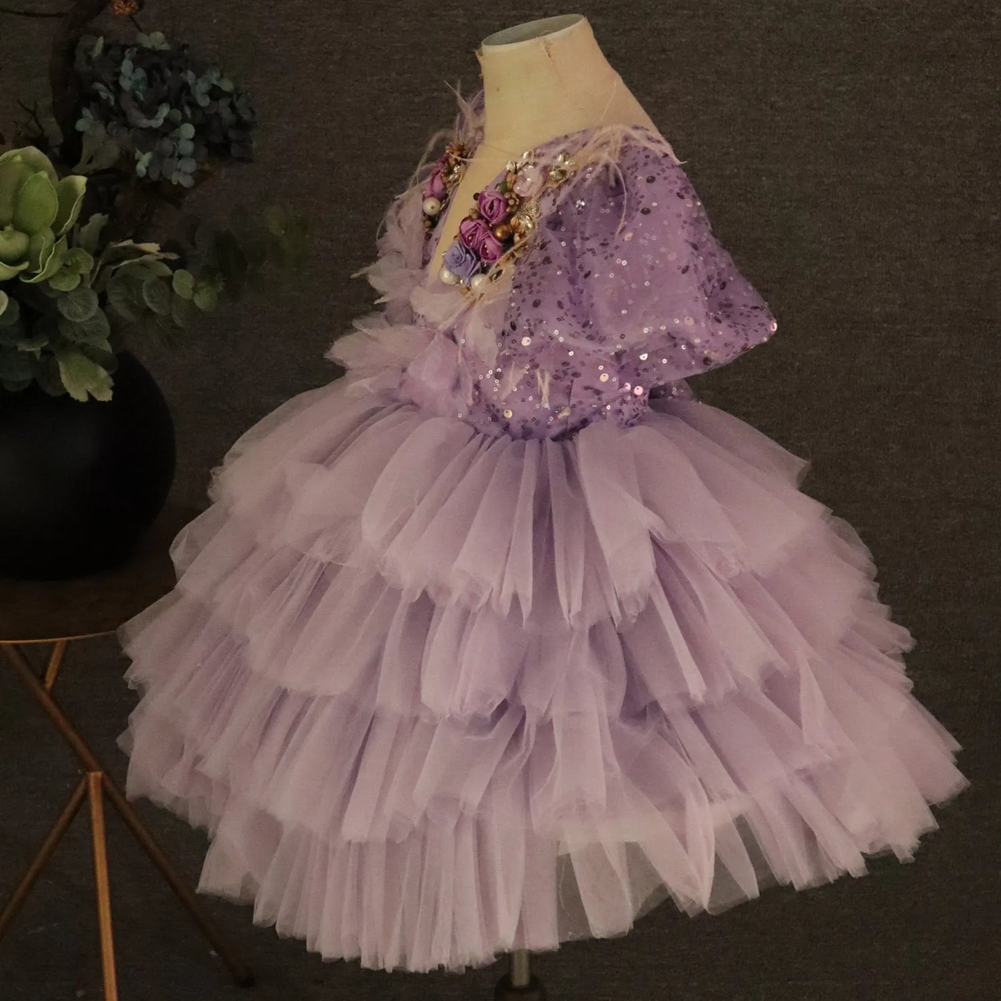 Short Purple Flower Gril Dress with Sequins and Feathers Birthday Party Dress