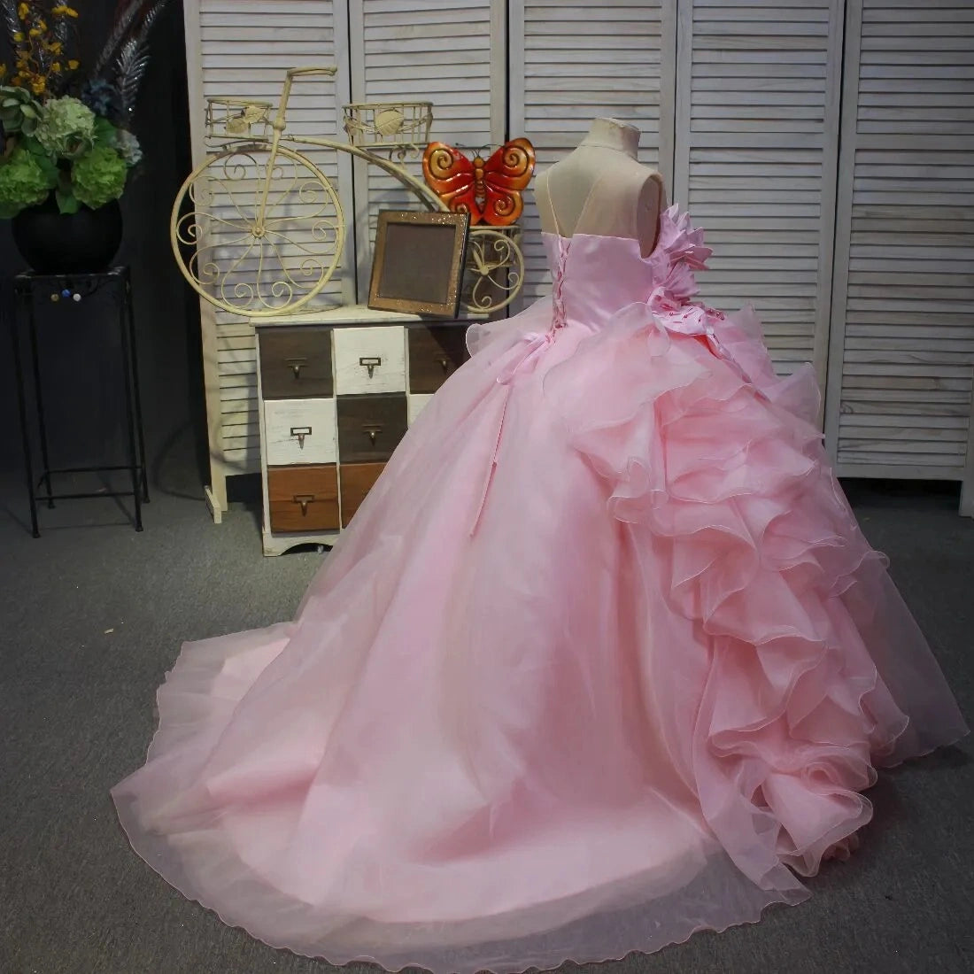 Long Ethereal Pink Prom Dress for Hosting and Stage Performances Off-Shoulder Princess Evening Dress Ball Gown