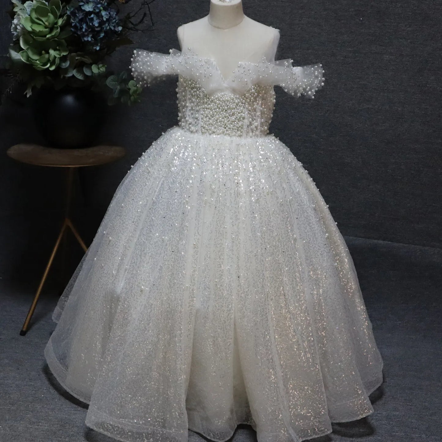 Bling Bling White Beading Pearl Sequins Wedding Flower Girl Dresses A-Line Princess  Sleeveless Backless Floor-Length  Long Tulle Dress for Christeningsand Graduations